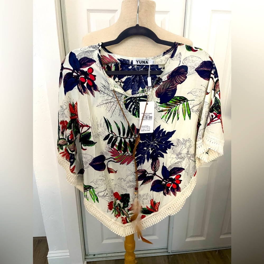 6. Yuna Floral Top S